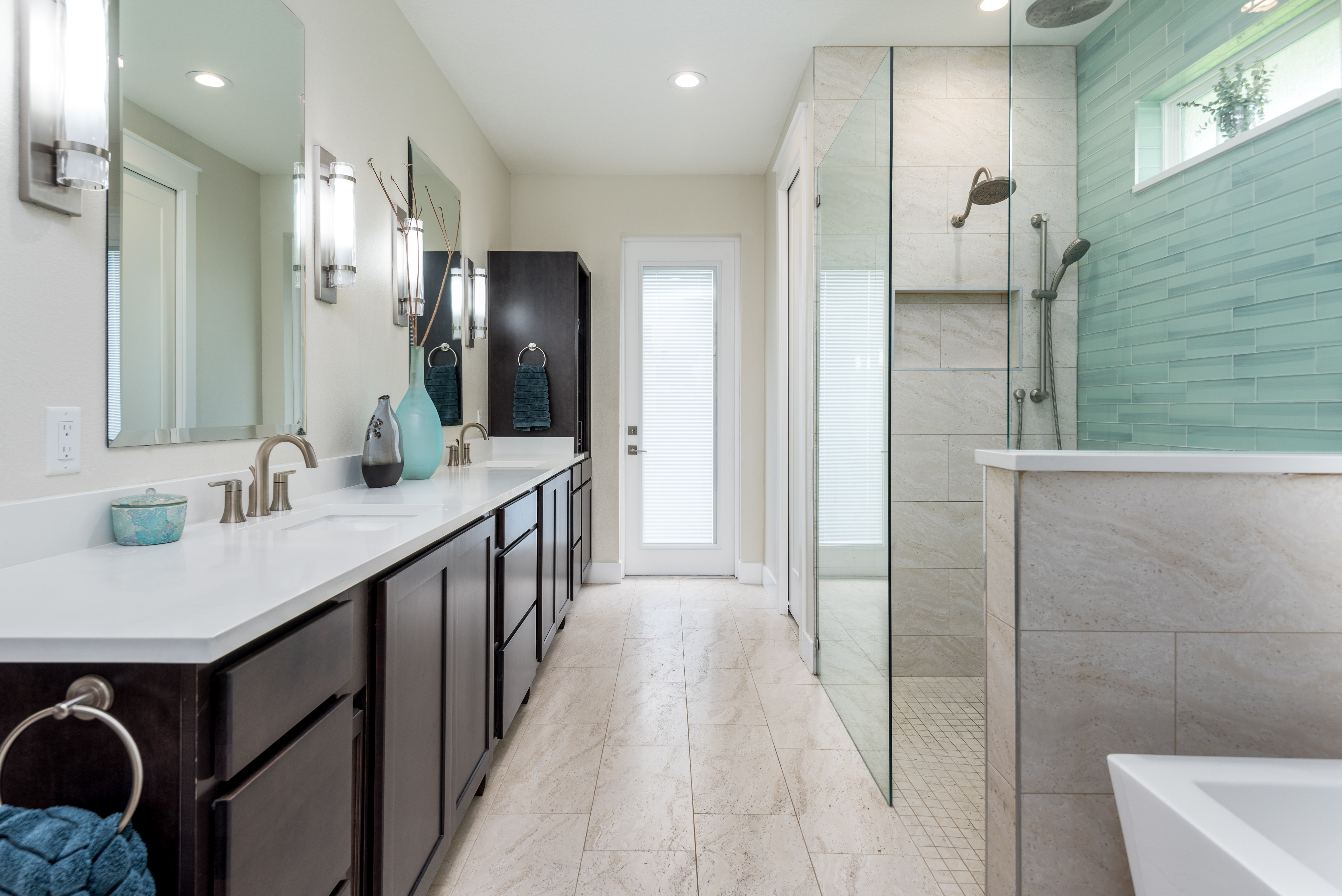 <span  class="uc_style_uc_tiles_grid_image_elementor_uc_items_attribute_title" style="color:#ffffff;">Master Bath - High Res</span>