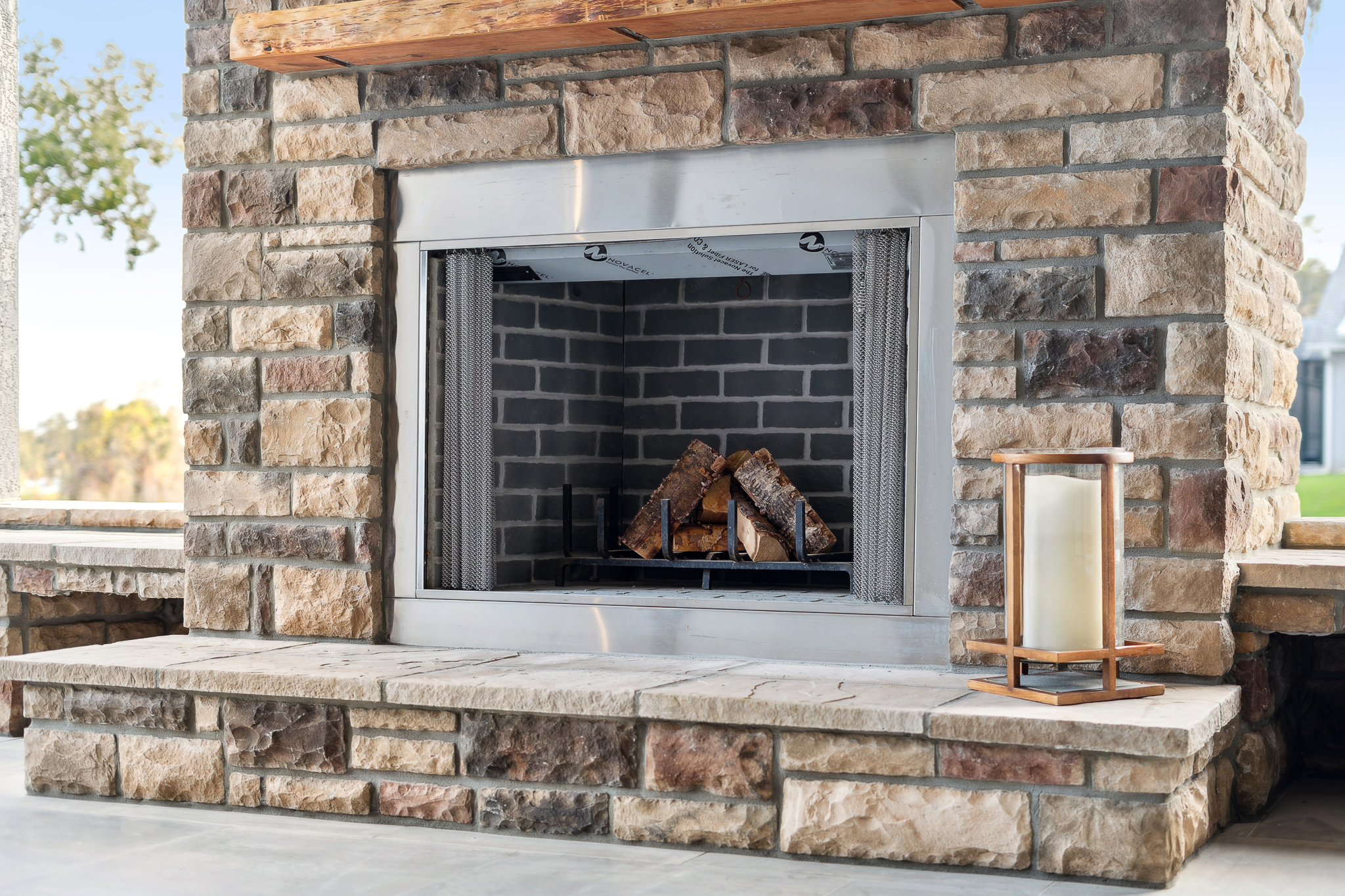 <span  class="uc_style_uc_tiles_grid_image_elementor_uc_items_attribute_title" style="color:#ffffff;">Exterior Fireplace Hearth</span>