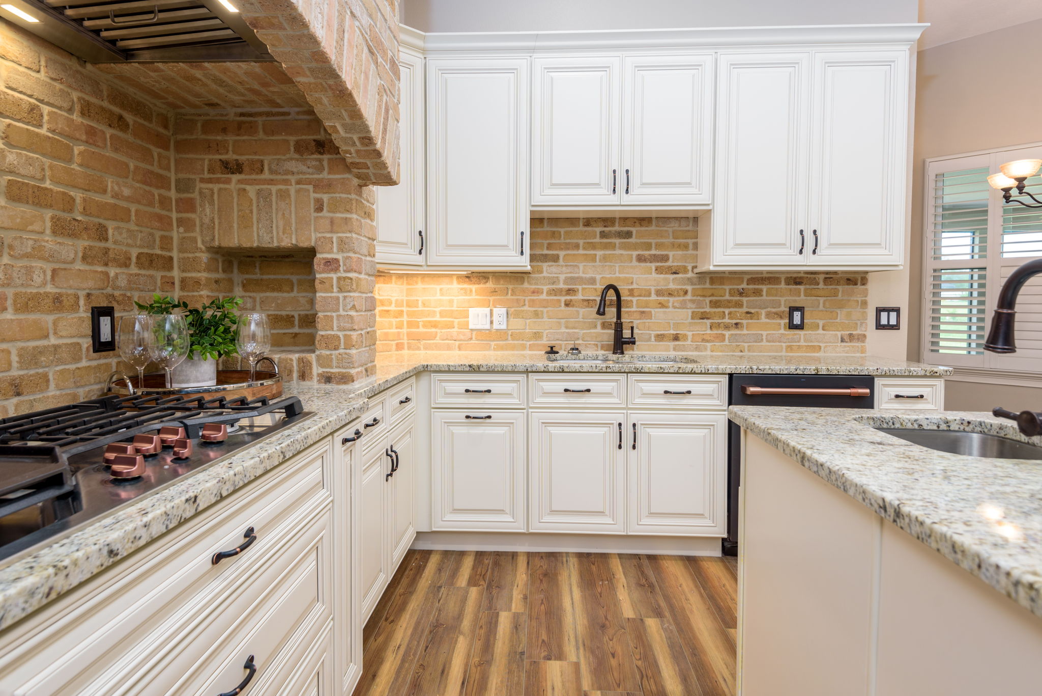 <span  class="uc_style_uc_tiles_grid_image_elementor_uc_items_attribute_title" style="color:#ffffff;">kitchen cabinets</span>